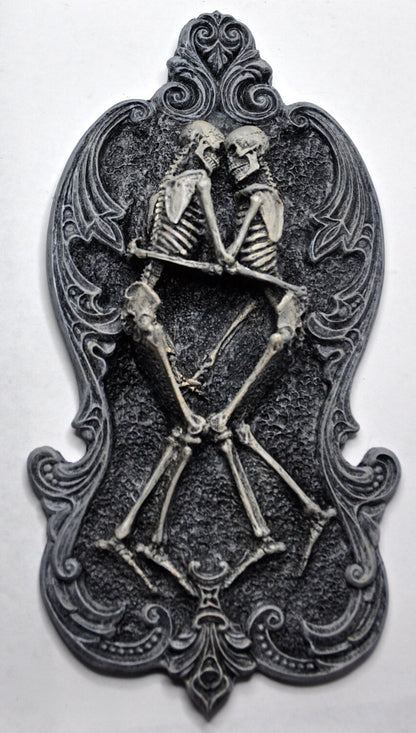 Amor Aeternus, Skeleton Lovers Wall Plaque, Half Scale Resin Sculpture | Gothic Wall Art | Embracing Skeletons Plaque for Gothic Home Decor
